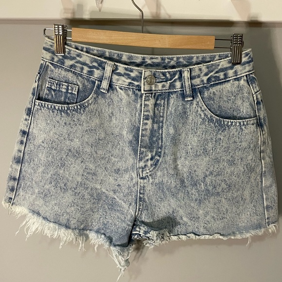 Women’s Shorts - Picture 1 of 3